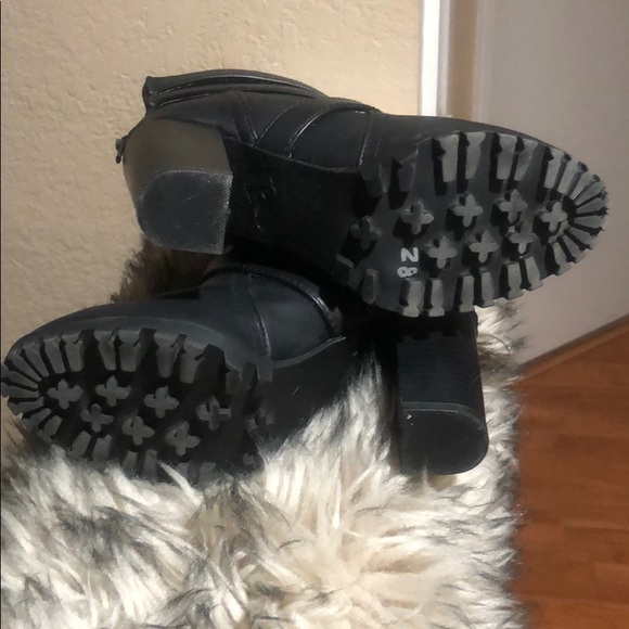 Black block heel ankle boots - Picture 3 of 6